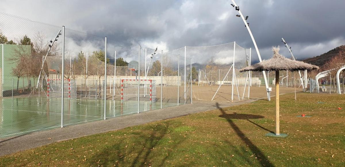 Chalet Adosado Entero, Bbq Y Piscina Comunitaria Sabiñánigo Esterno foto