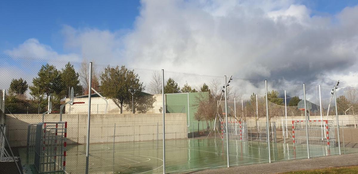 Chalet Adosado Entero, Bbq Y Piscina Comunitaria Sabiñánigo Esterno foto