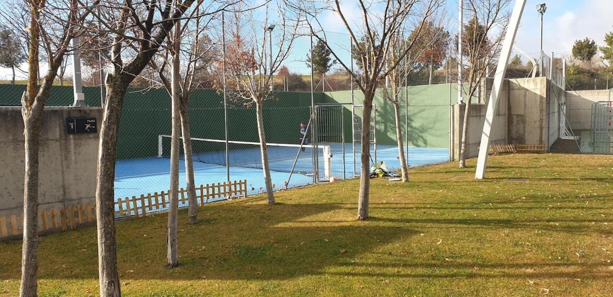 Chalet Adosado Entero, Bbq Y Piscina Comunitaria Sabiñánigo Esterno foto