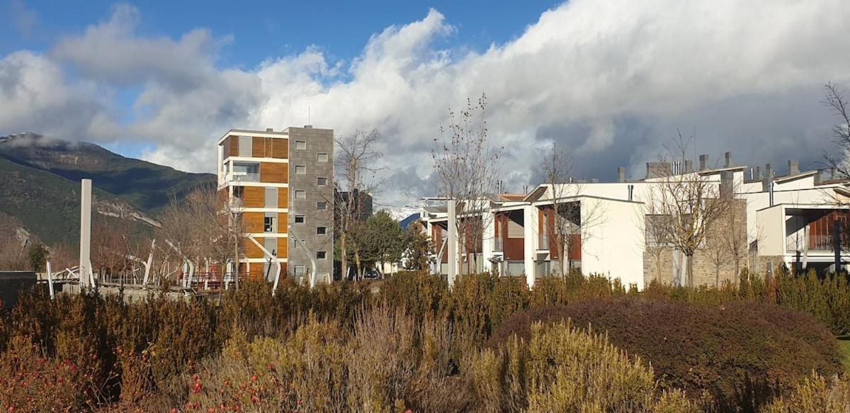 Chalet Adosado Entero, Bbq Y Piscina Comunitaria Sabiñánigo Esterno foto