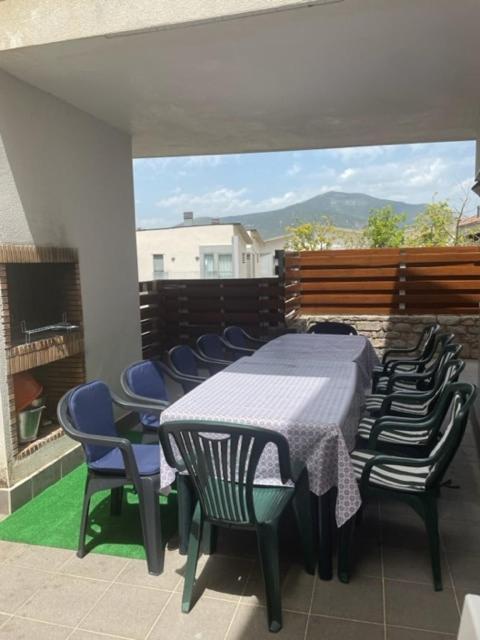 Chalet Adosado Entero, Bbq Y Piscina Comunitaria Sabiñánigo Esterno foto